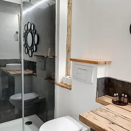 La Maison Basse Couette-café *